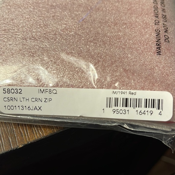 NWT COACH leather wristlet!! - Picture 9 of 10